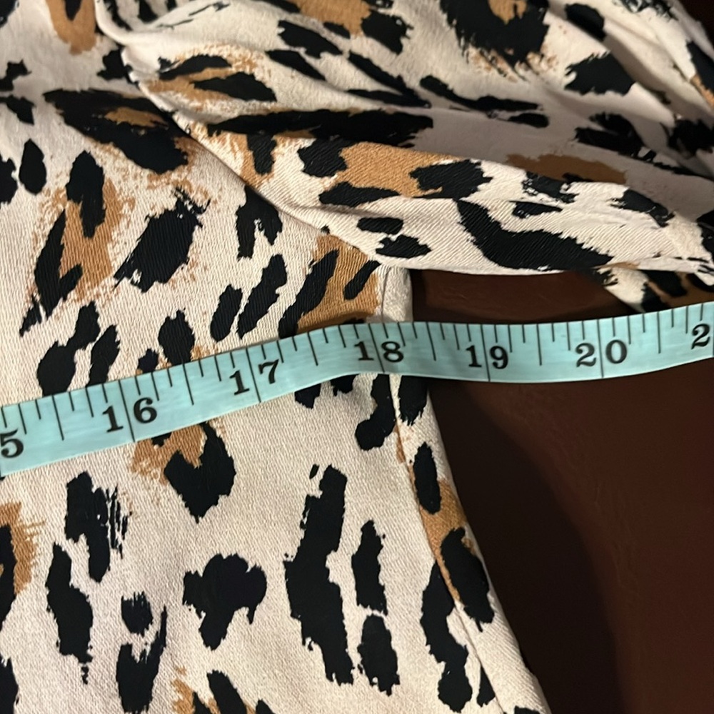 Revolve & Other Stories Leopard Animal Print Keyhole Long Sleeve Blouse Top 4 - Picture 9 of 11